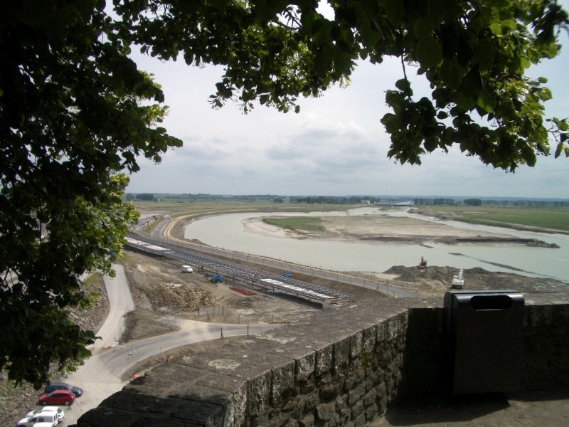 Bauarbeiten neuer Damm