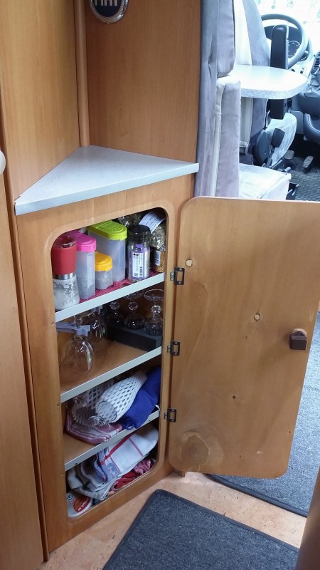 Eckschrank offen
