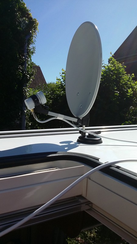 Sat-Schüssel auf dem Dach
