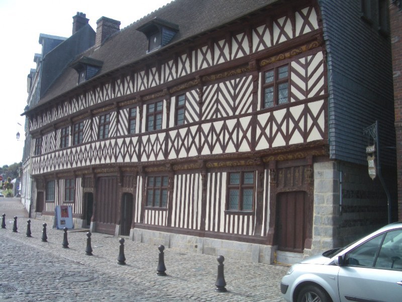 altes Gebäude am Hafen