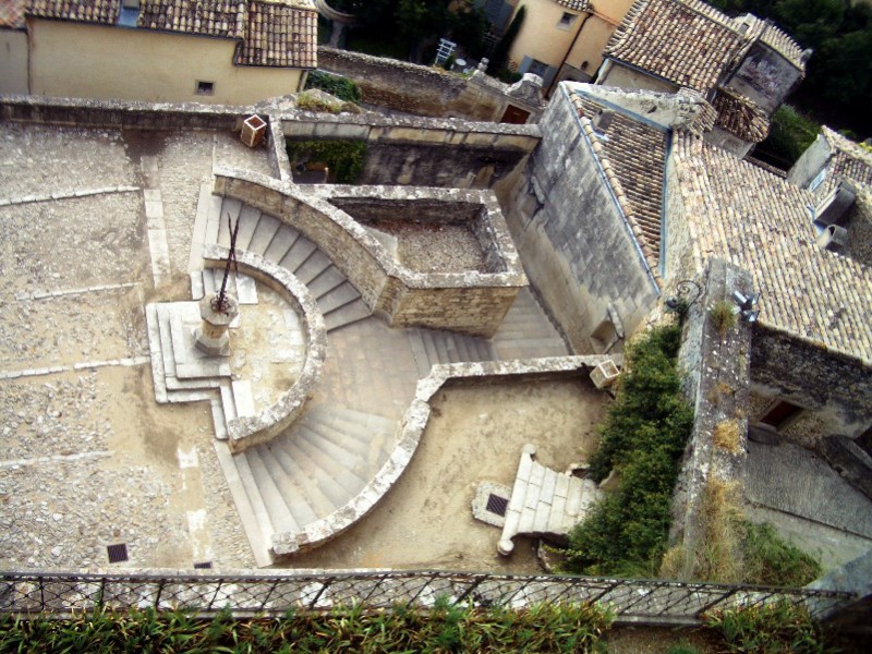 die letzten Stufen zum Schloßhof