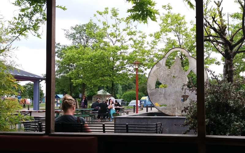 CP Sitzplätze im Eingangsbereich