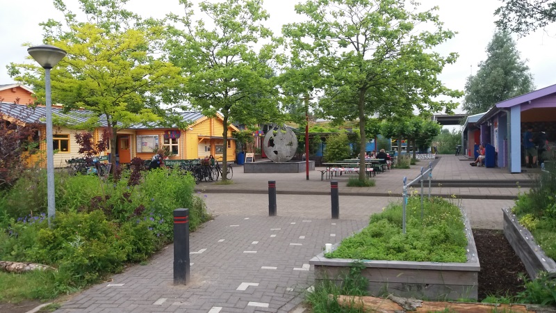 CP Rezeption mit kleinem Markt und Sitzplätze