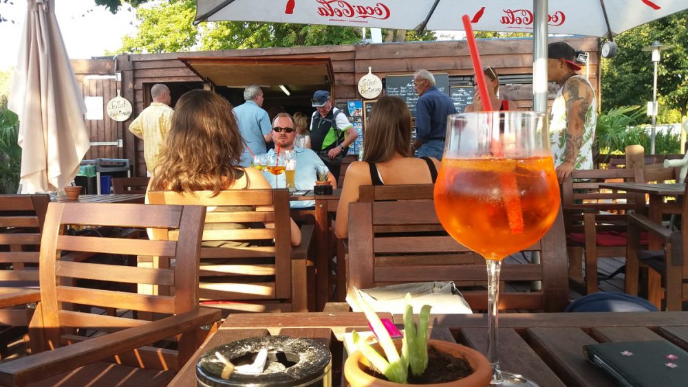 Strandbar neben dem SP