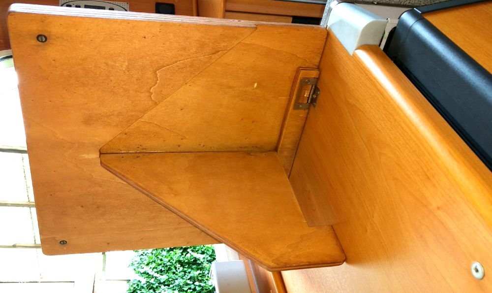 Klappmechanismus von unten