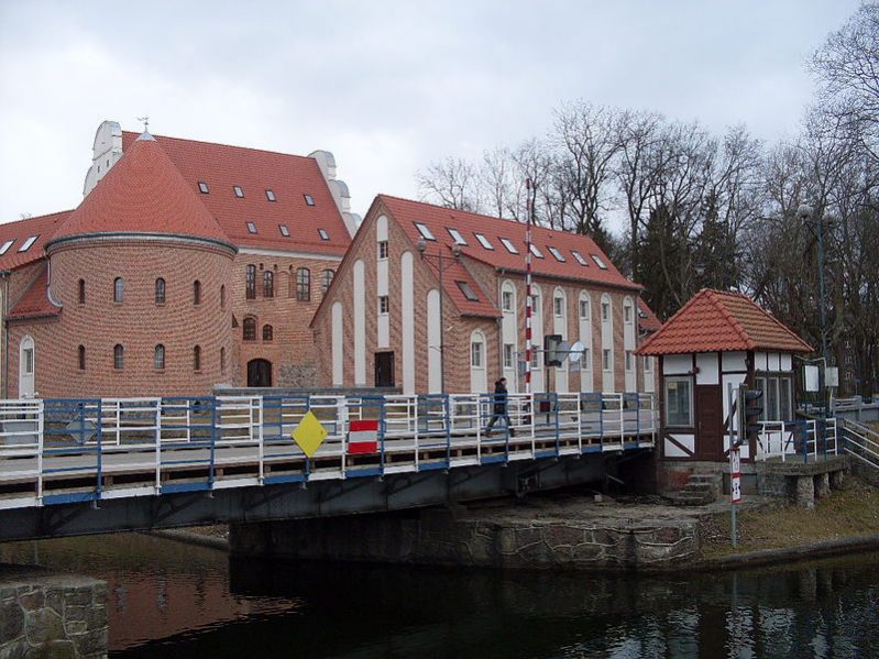 Schloss und Drehbrücke