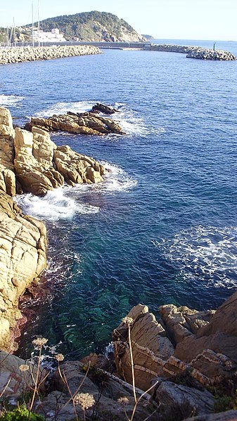 Palamós_Felsenküste