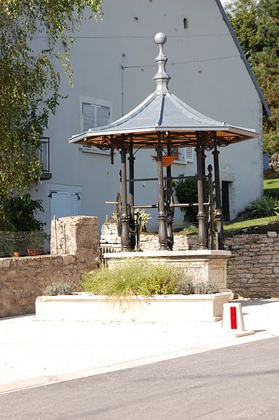 Brunnen vorm Restaurant