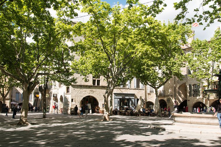 Uzès_Place_aux_Herbes
