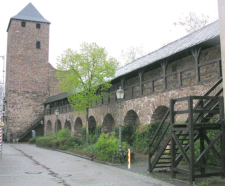 Stadtmauer mit Wehrgang