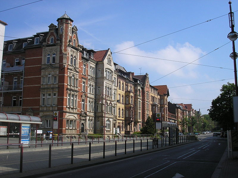 Städtisches Siedlungsgebiet: die Schillerstraße im Süden Erfurts