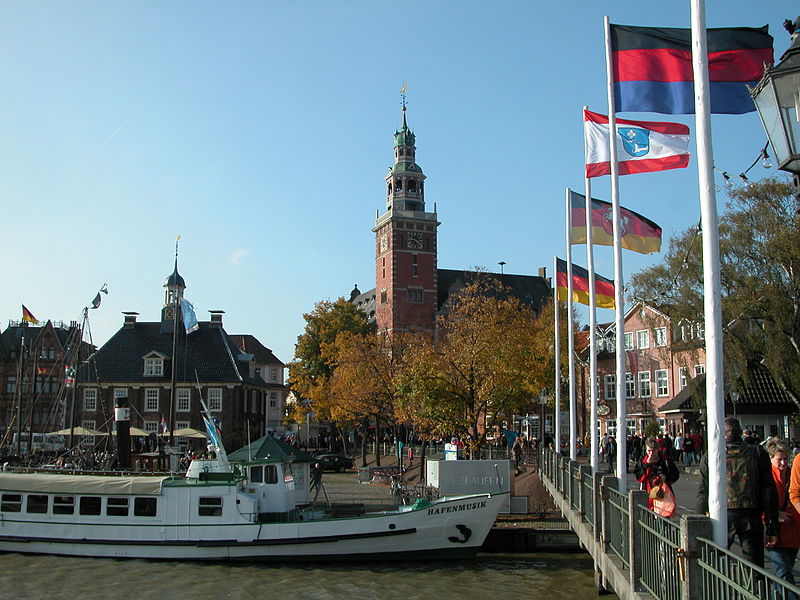 Alte Waage links und Rathausturm im Zentrum, Rathausbrücke rechts