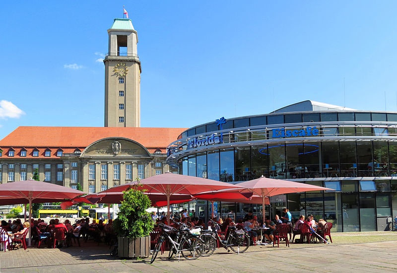 Berlin Spandau vorm Rathaus