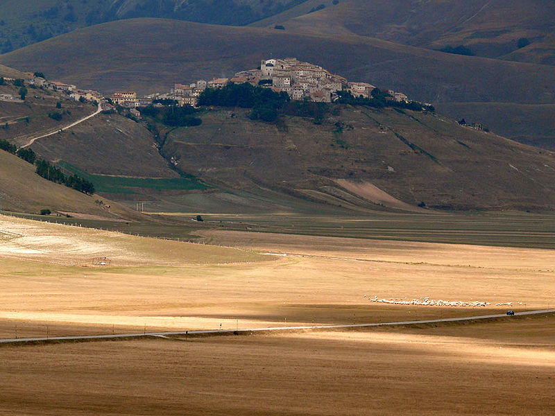 Castelluccio_vorm_Beben