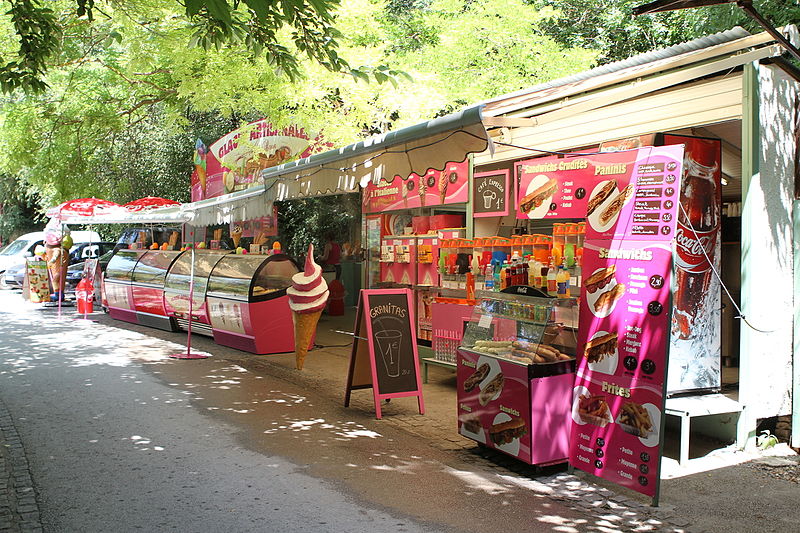 Fontaine de Vaucluse Nippesbuden auf dem Weg zur Quelle
