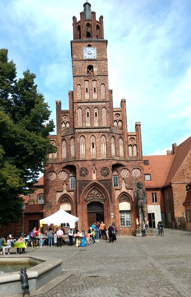 Brandenburg Altstädtisches Rathaus mit Roland