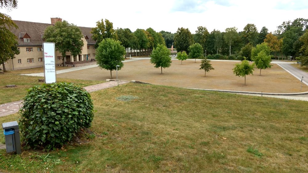 Fürstenberg KZ Ravensbrück Blick vom Balkon des Kommandantenhauses