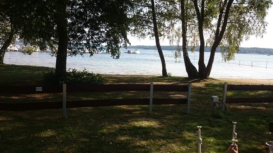 Waren CP Kamerun Platz mit Seeblick