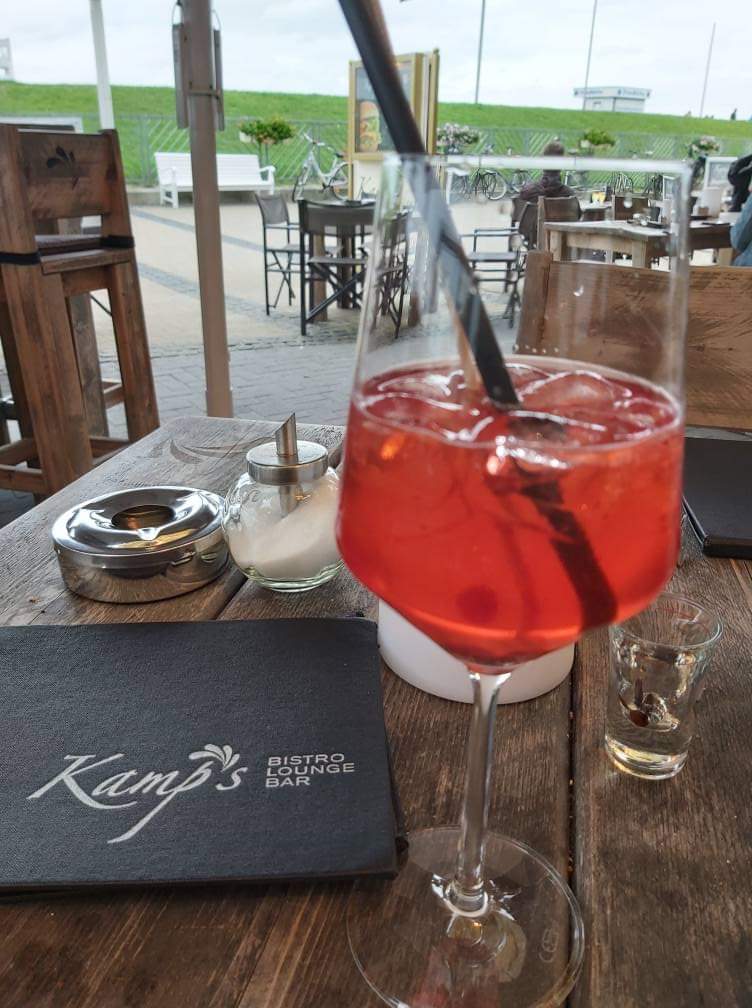 Cuxhaven bei Kamp's kann man noch draußen sitzen