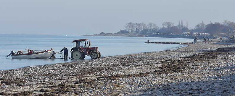 Hohenfelde Fischer am Strand
