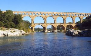 Pont_du_Gard_vom_Fluss