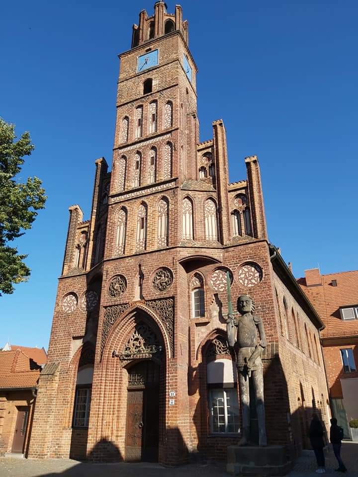 Altstädtisches Rathaus mit Roland
