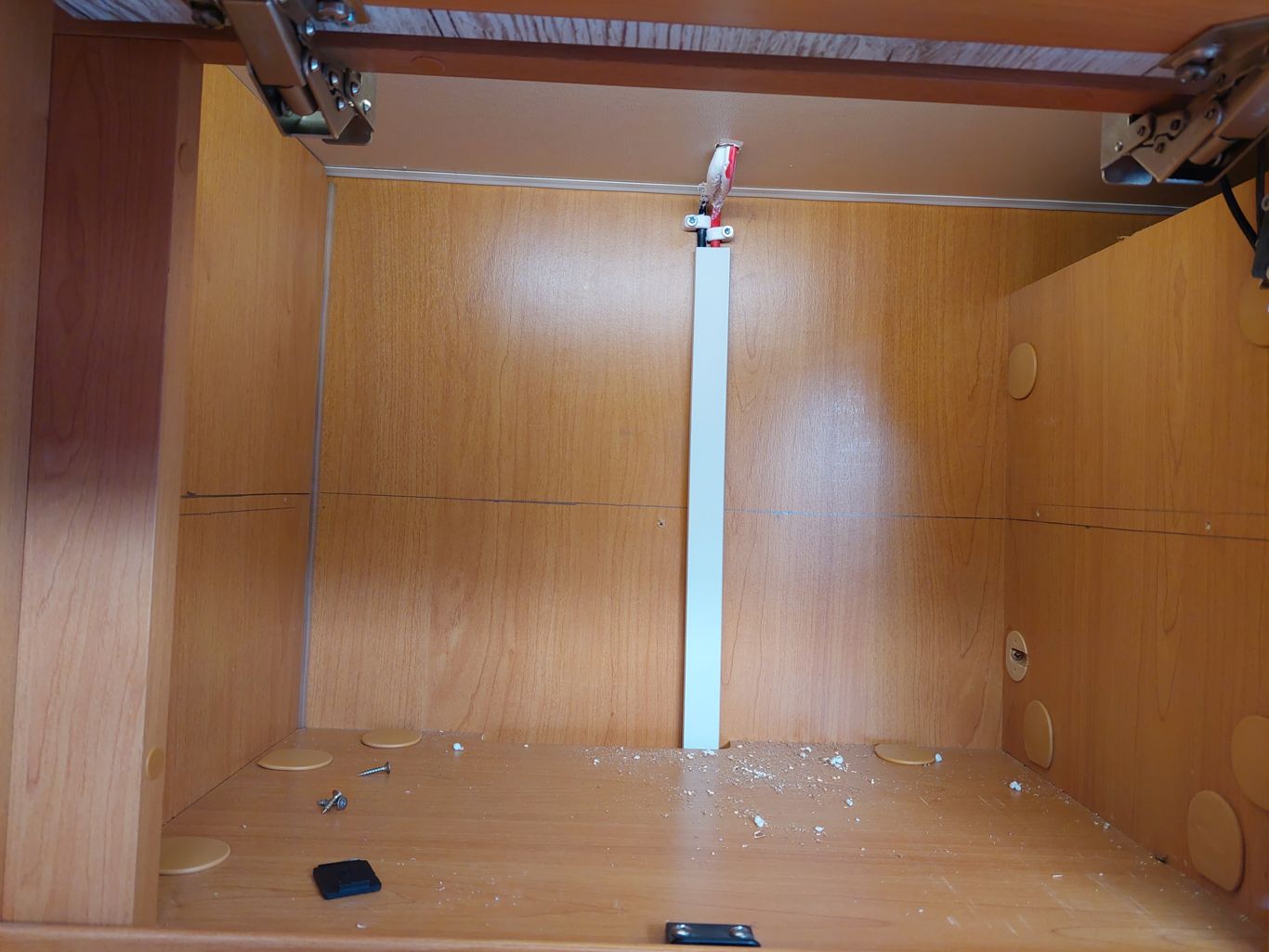 Dachdurchführung im Hängeschrank