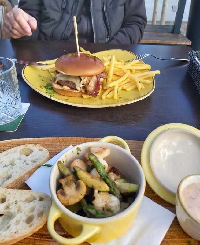 BBQ Bacon Cheeseburger und Garnelen Pfännchen